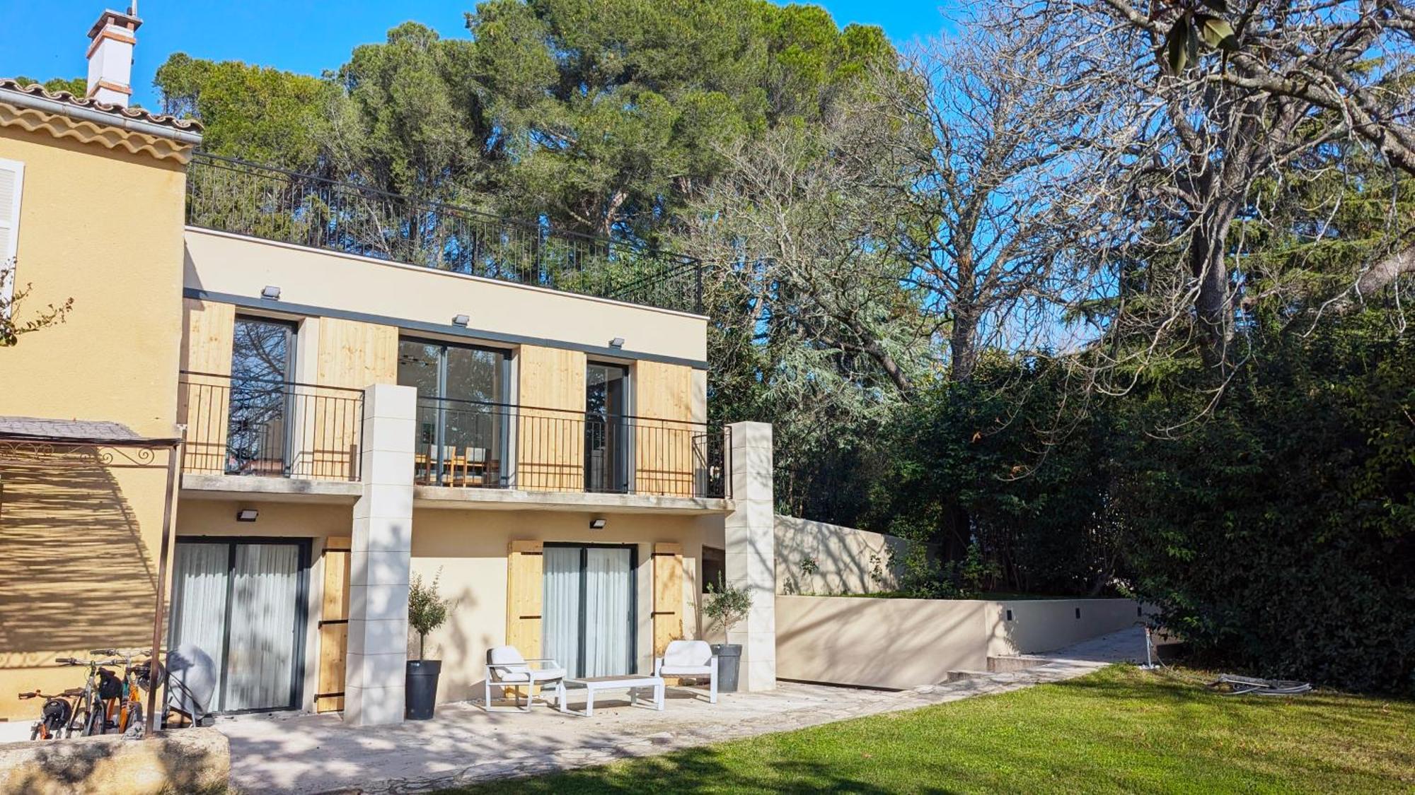 Maison Neuve En Provence